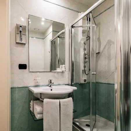 Augustus Hotel 4*