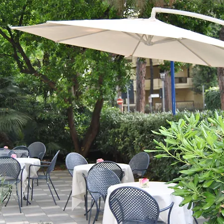 Augustus Hotel 4*